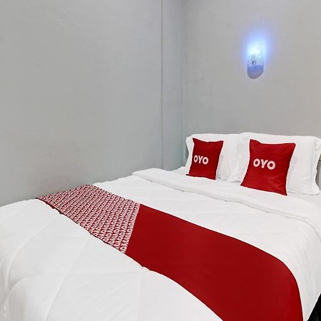 Oyo 91686 Triple S Hotel Malioboro Yogyakarta Esterno foto