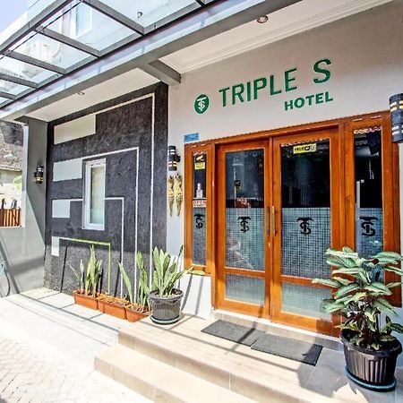 Oyo 91686 Triple S Hotel Malioboro Yogyakarta Esterno foto