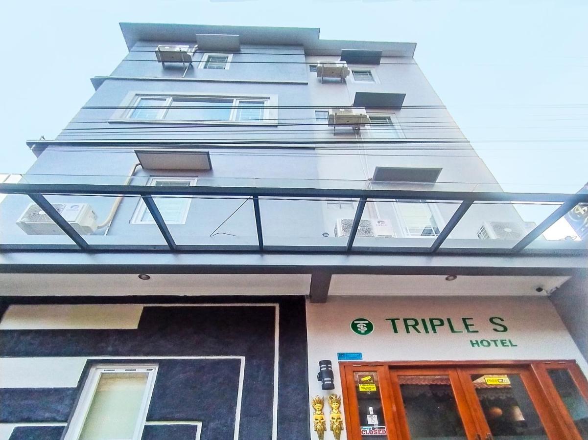 Oyo 91686 Triple S Hotel Malioboro Yogyakarta Esterno foto