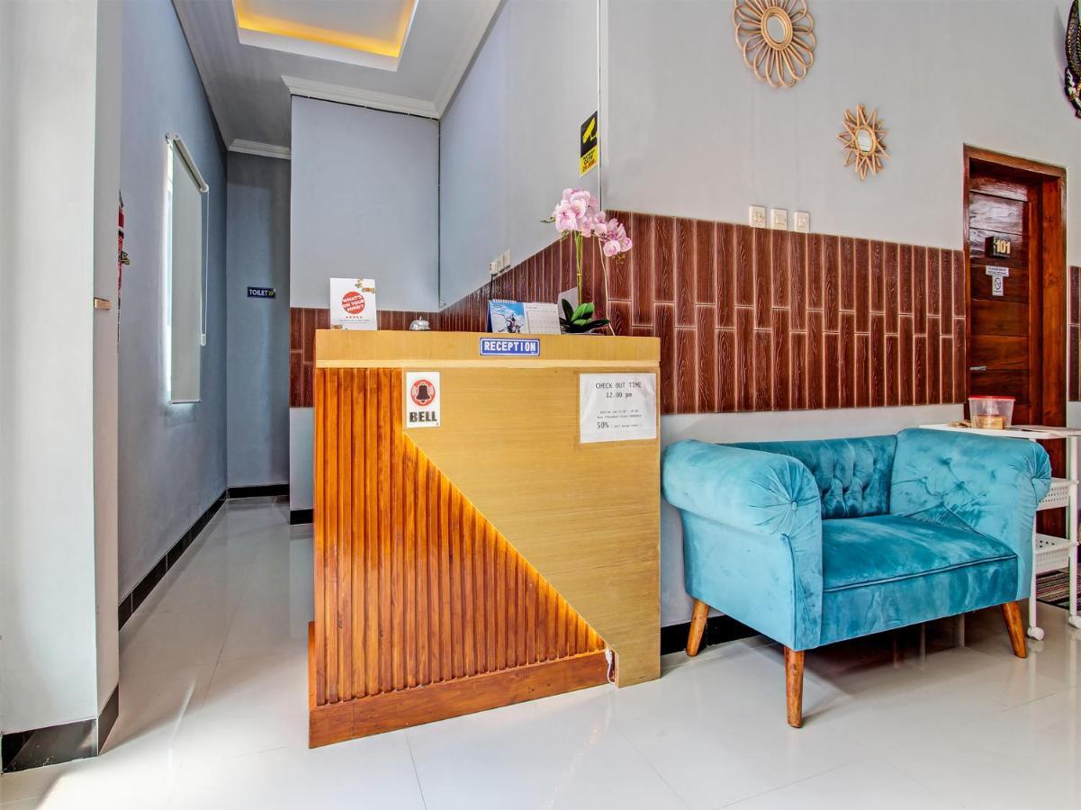 Oyo 91686 Triple S Hotel Malioboro Yogyakarta Esterno foto