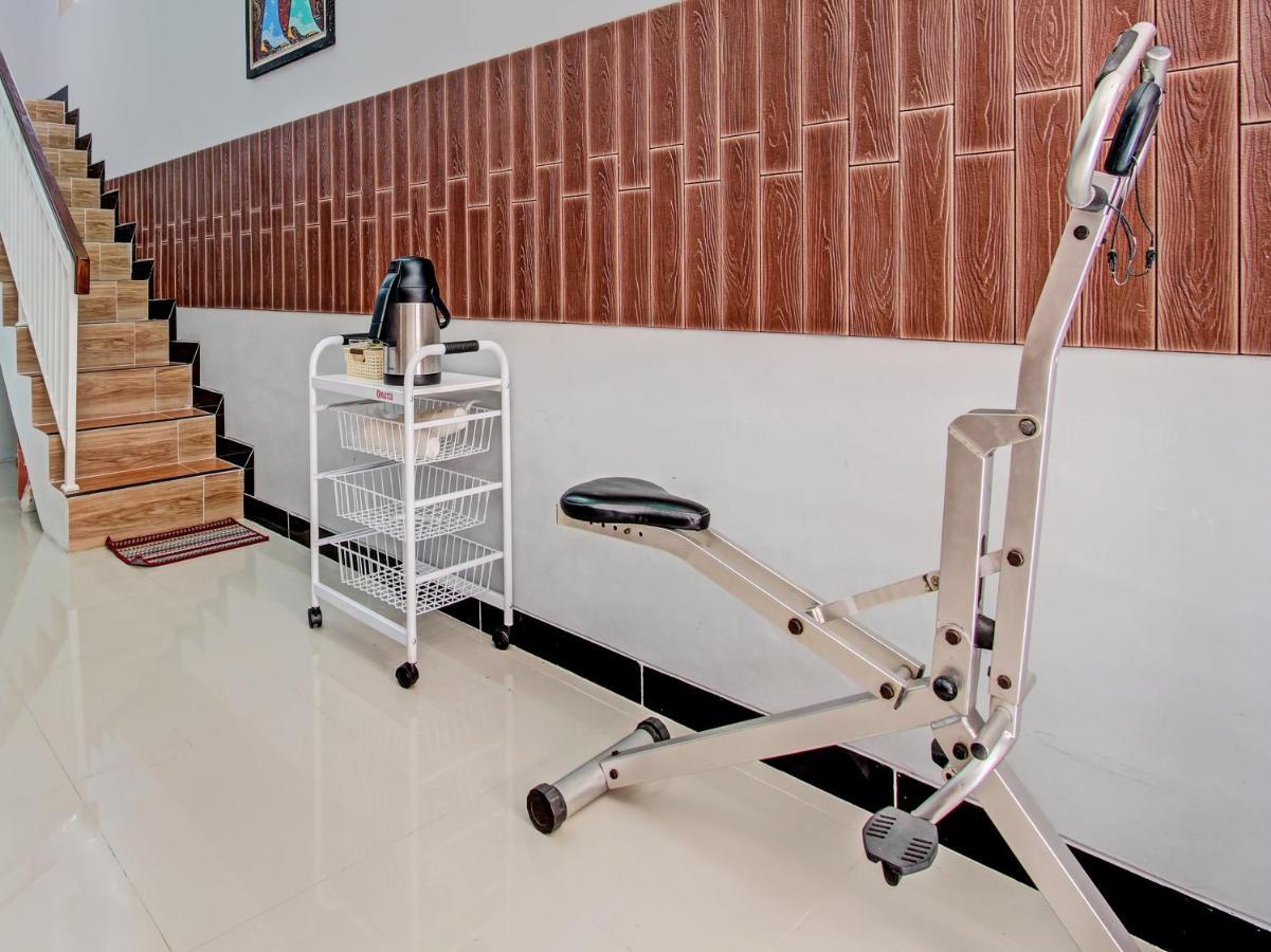 Oyo 91686 Triple S Hotel Malioboro Yogyakarta Esterno foto