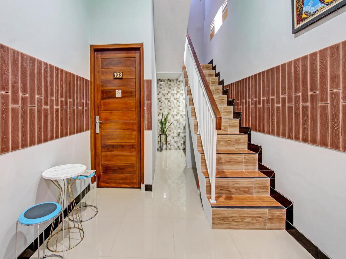 Oyo 91686 Triple S Hotel Malioboro Yogyakarta Esterno foto