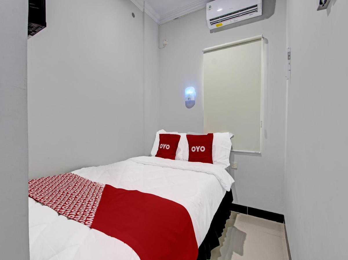 Oyo 91686 Triple S Hotel Malioboro Yogyakarta Esterno foto