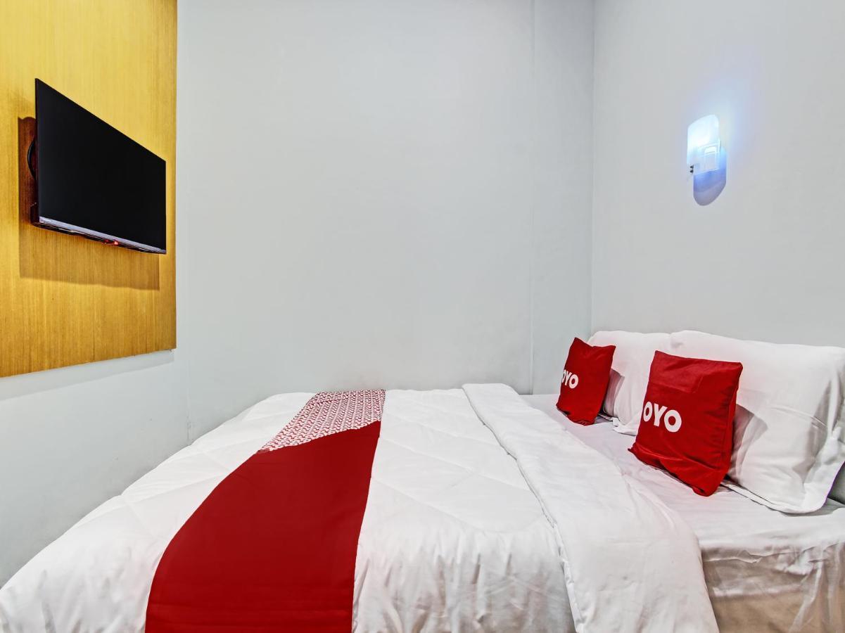 Oyo 91686 Triple S Hotel Malioboro Yogyakarta Esterno foto