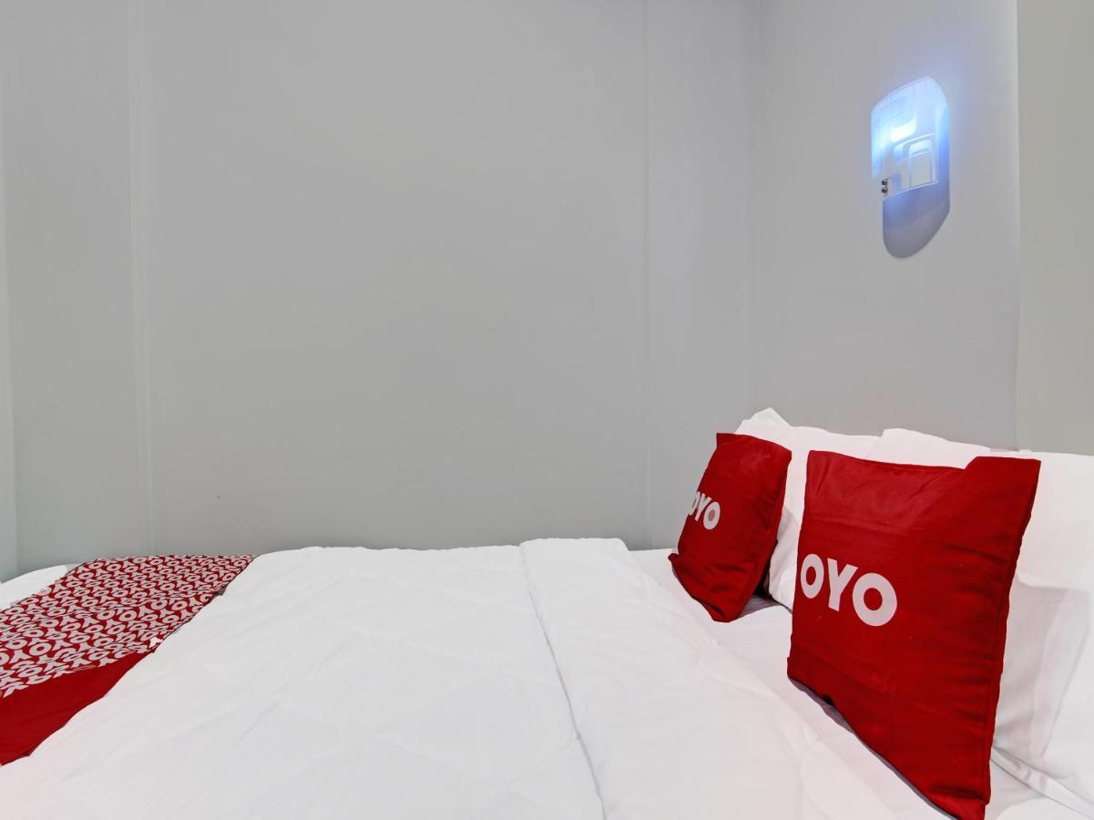 Oyo 91686 Triple S Hotel Malioboro Yogyakarta Esterno foto
