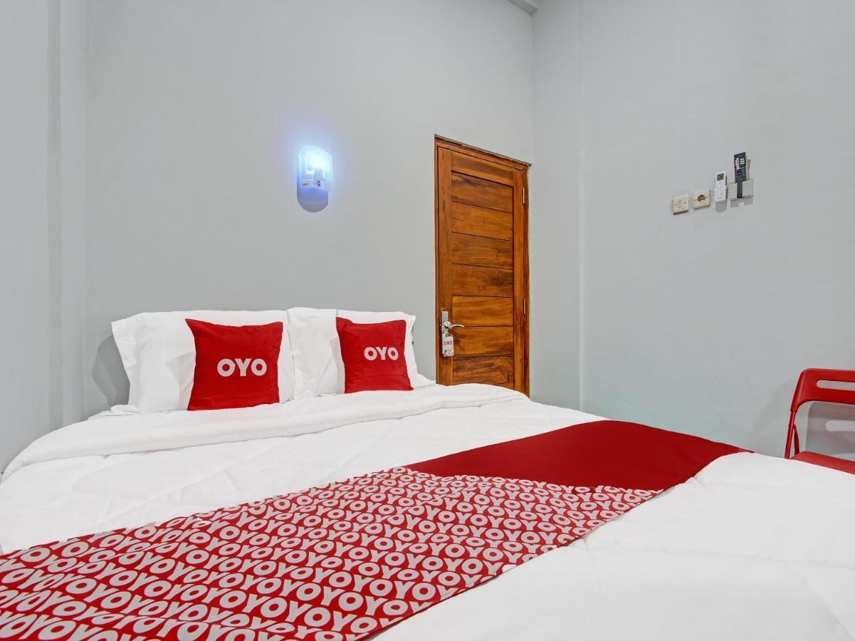 Oyo 91686 Triple S Hotel Malioboro Yogyakarta Esterno foto