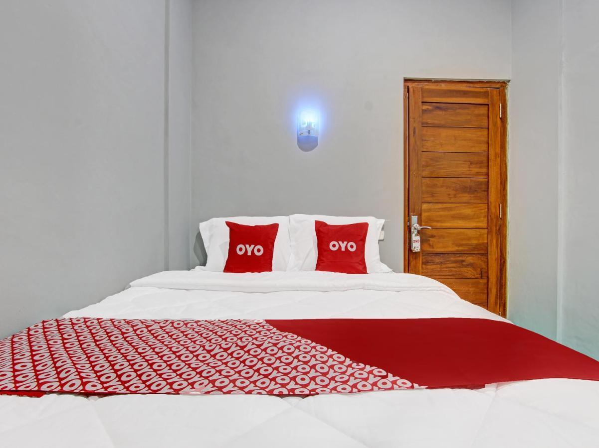 Oyo 91686 Triple S Hotel Malioboro Yogyakarta Esterno foto