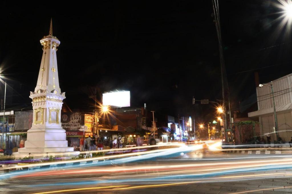 Oyo 91686 Triple S Hotel Malioboro Yogyakarta Esterno foto