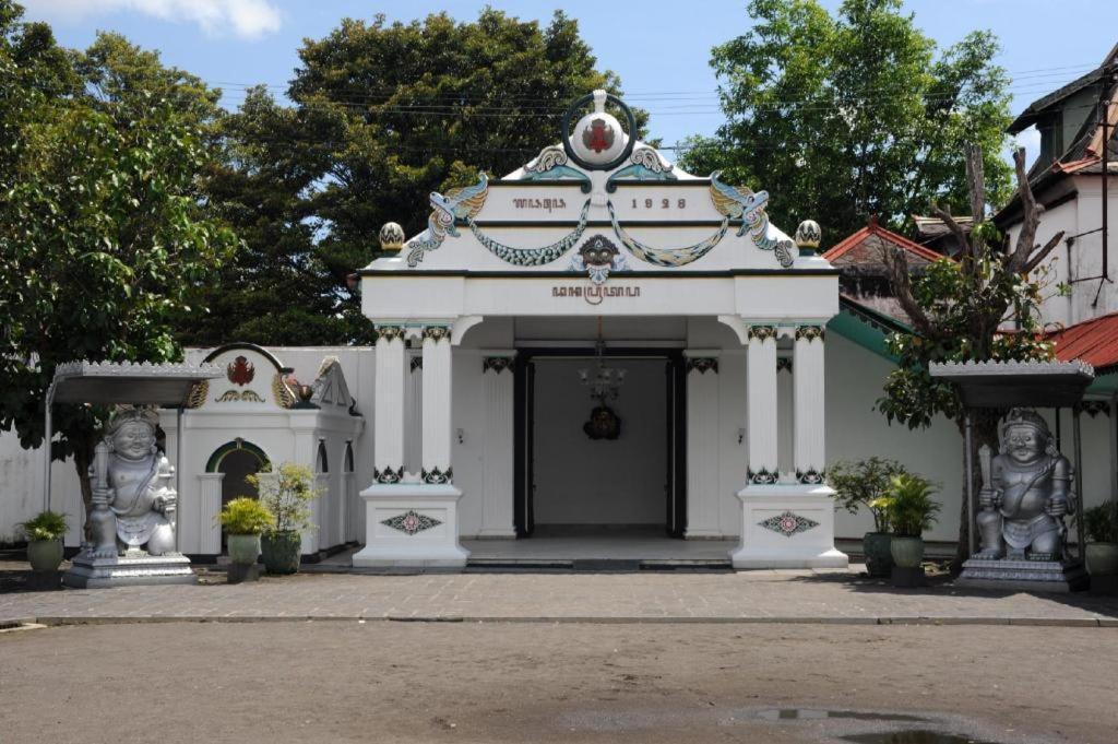 Oyo 91686 Triple S Hotel Malioboro Yogyakarta Esterno foto