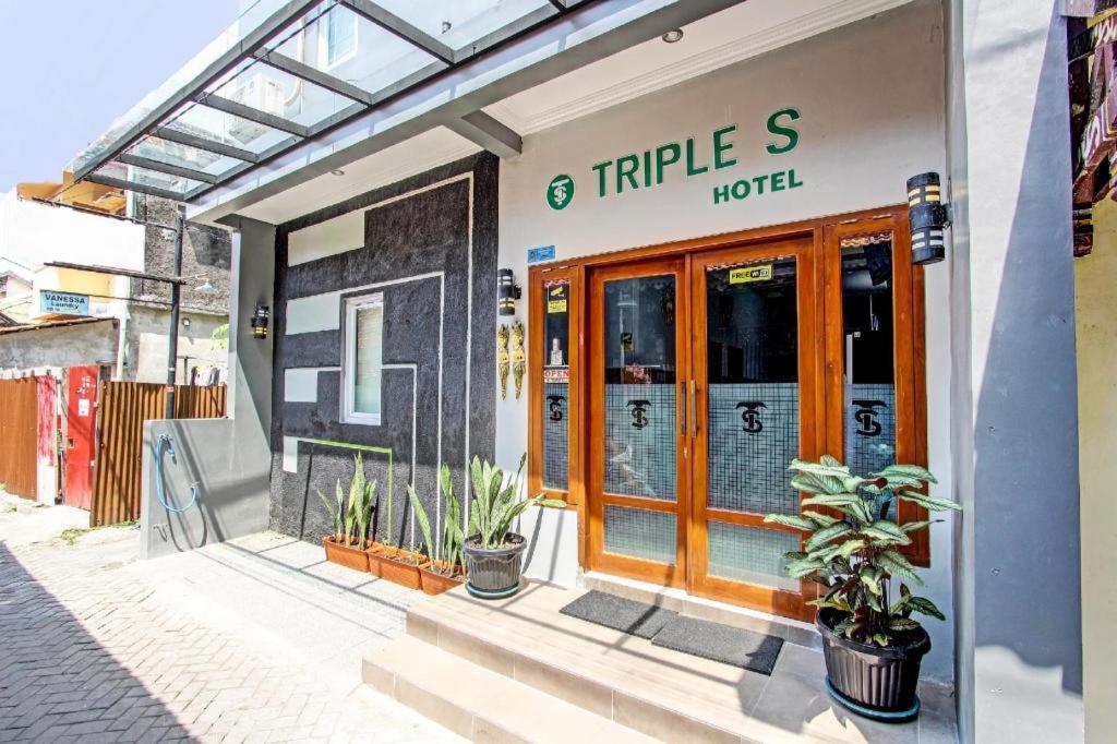 Oyo 91686 Triple S Hotel Malioboro Yogyakarta Esterno foto